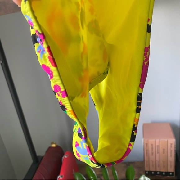 BAR III Women's Floral Chic molded cup sweetheart neckline One-Piece Swimsuit M - Picture 6 of 8